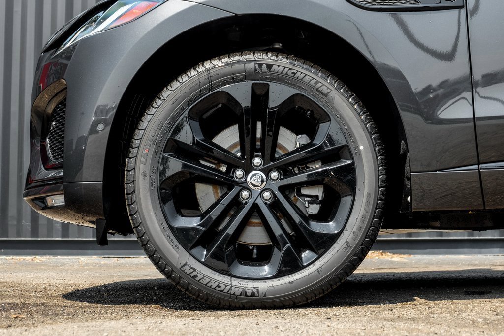 New 2026 Jaguar F-PACE R-Dynamic S image 4