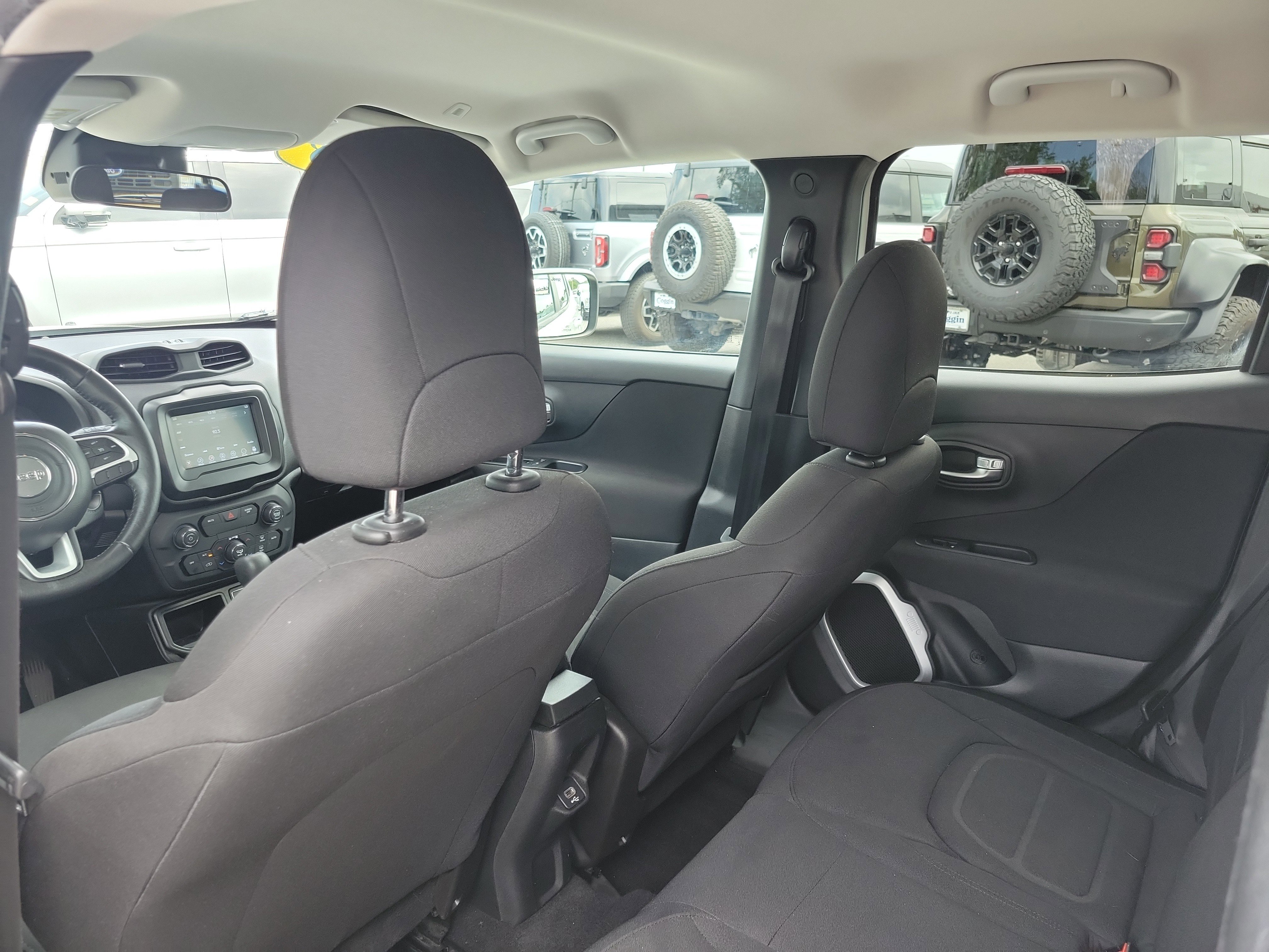 Used 2018 Jeep Renegade Latitude w/ Cold Weather Group image 22