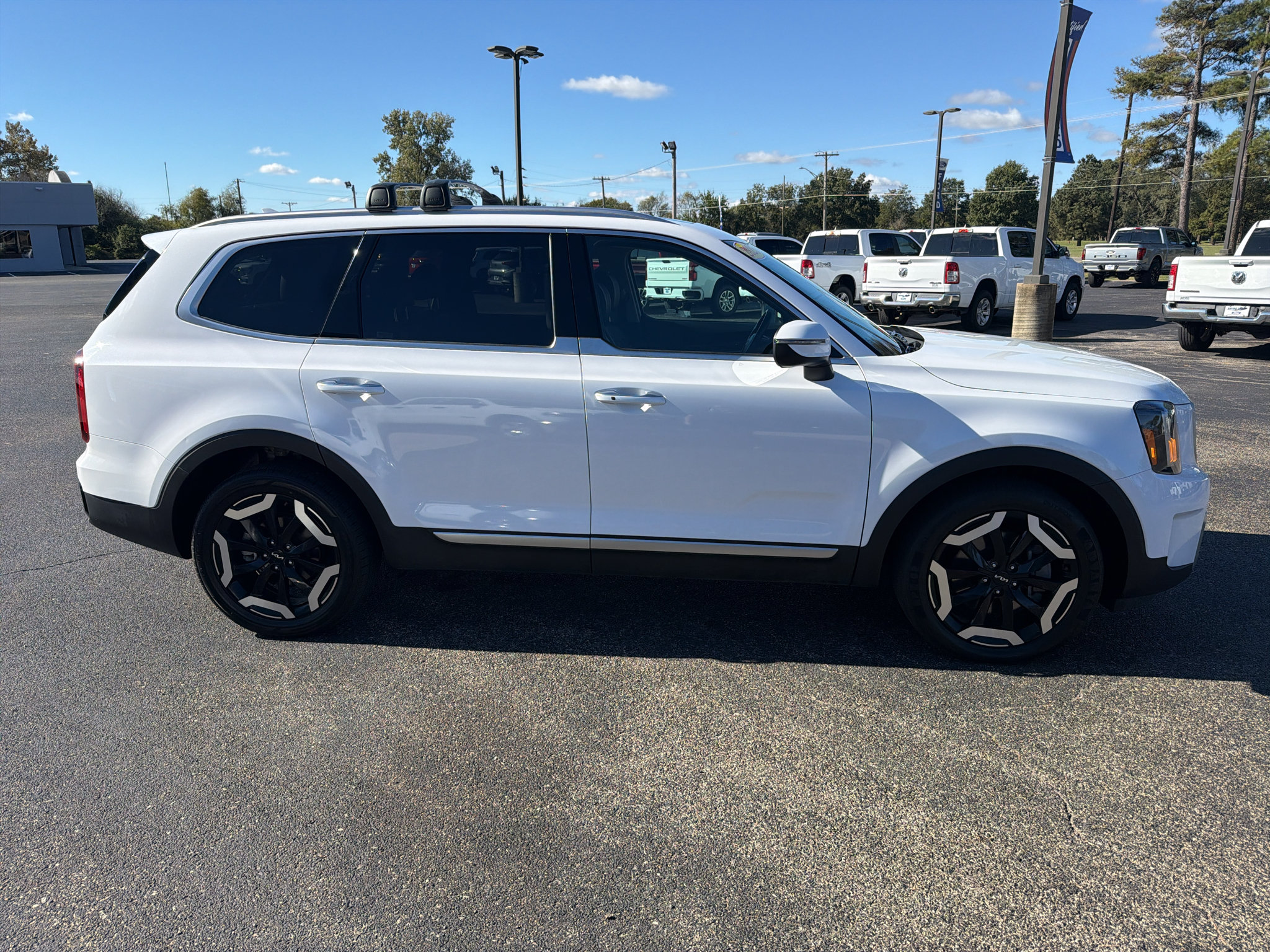 Used 2025 Kia Telluride S AWD/4WD image 5