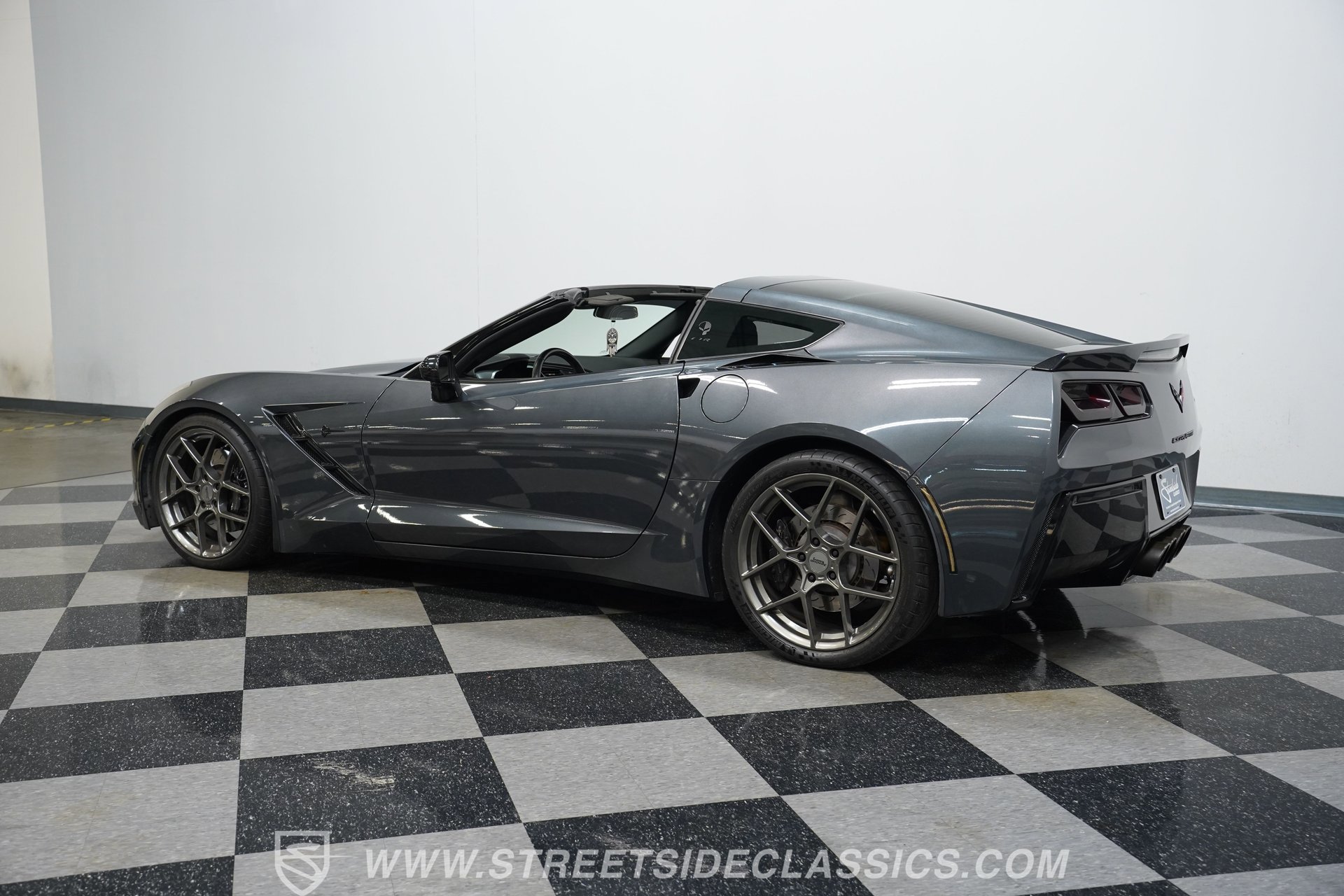 Used 2017 Chevrolet Corvette Stingray Coupe w/ Carbon Flash Badge Package image 8