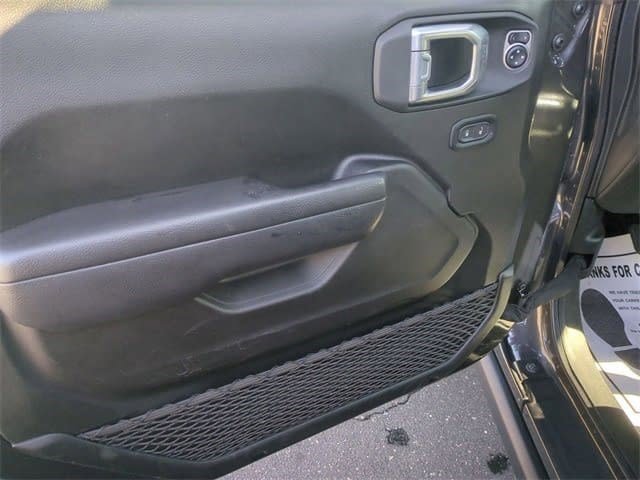 Used 2025 Jeep Wrangler Unlimited Rubicon image 16