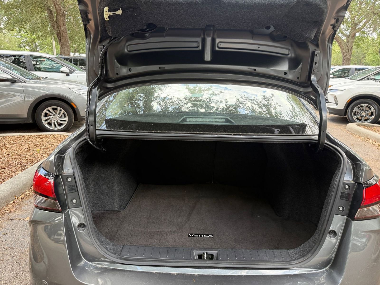 Used 2025 Nissan Versa SV FWD image 28