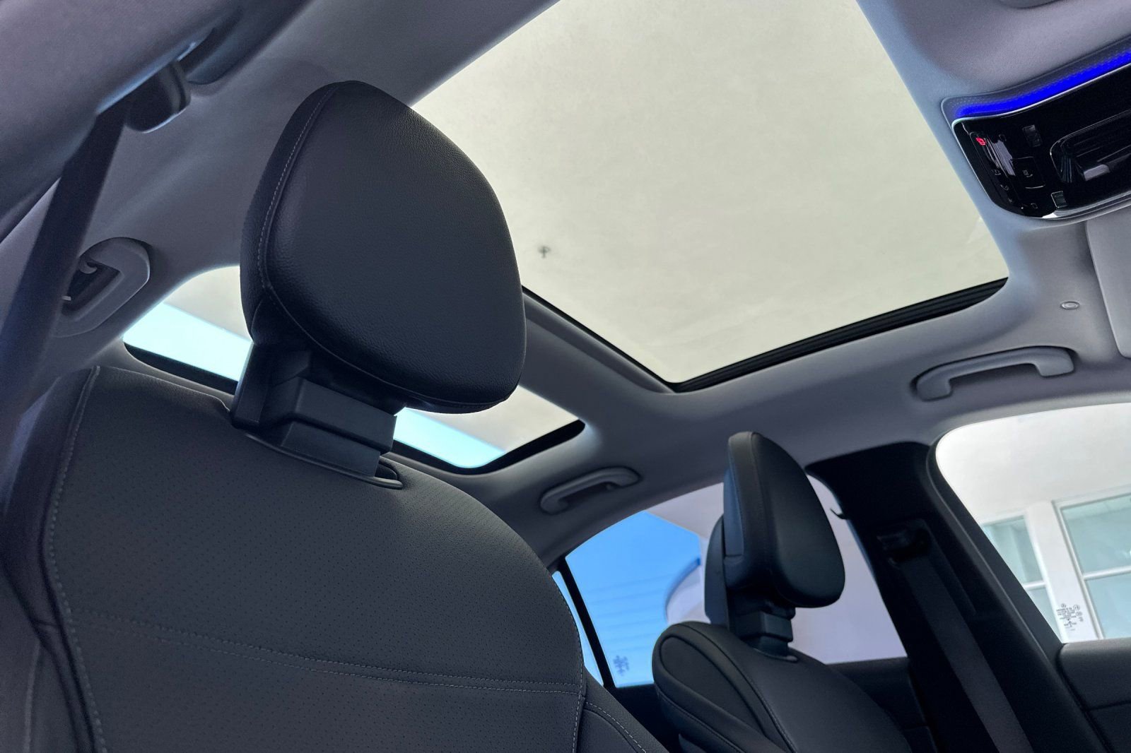 Used 2023 Mercedes-Benz C 300 Sedan image 16