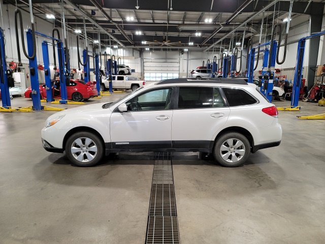 Used 2012 Subaru Outback 2.5i Premium w/ All-Weather Pkg AWD/4WD image 4