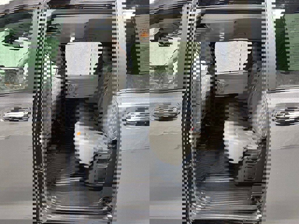 Used 2025 Toyota Sienna XLE image 46