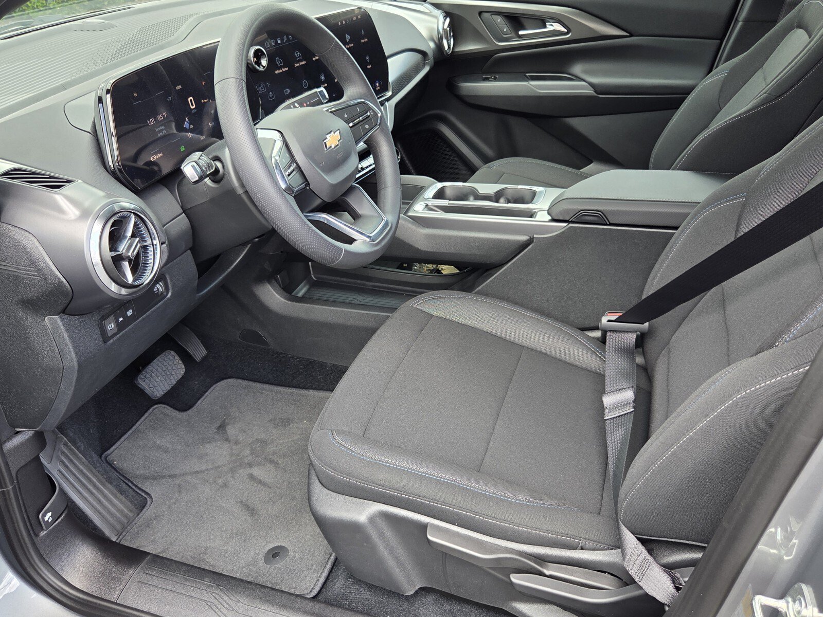 New 2026 Chevrolet Equinox EV LT FWD image 5