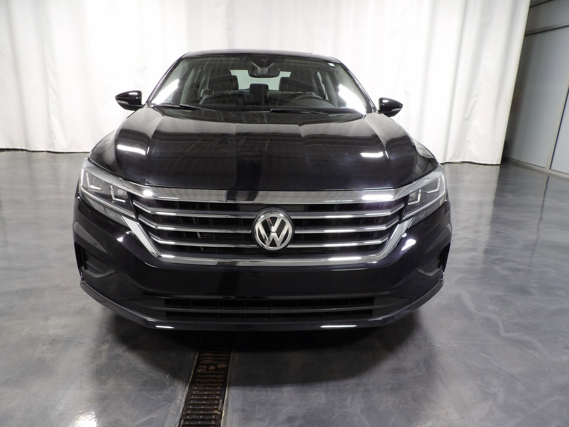 Used 2021 Volkswagen Passat 2.0T SE FWD image 3