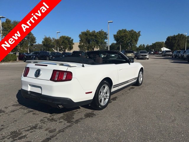 Used 2010 Ford Mustang Convertible image 13