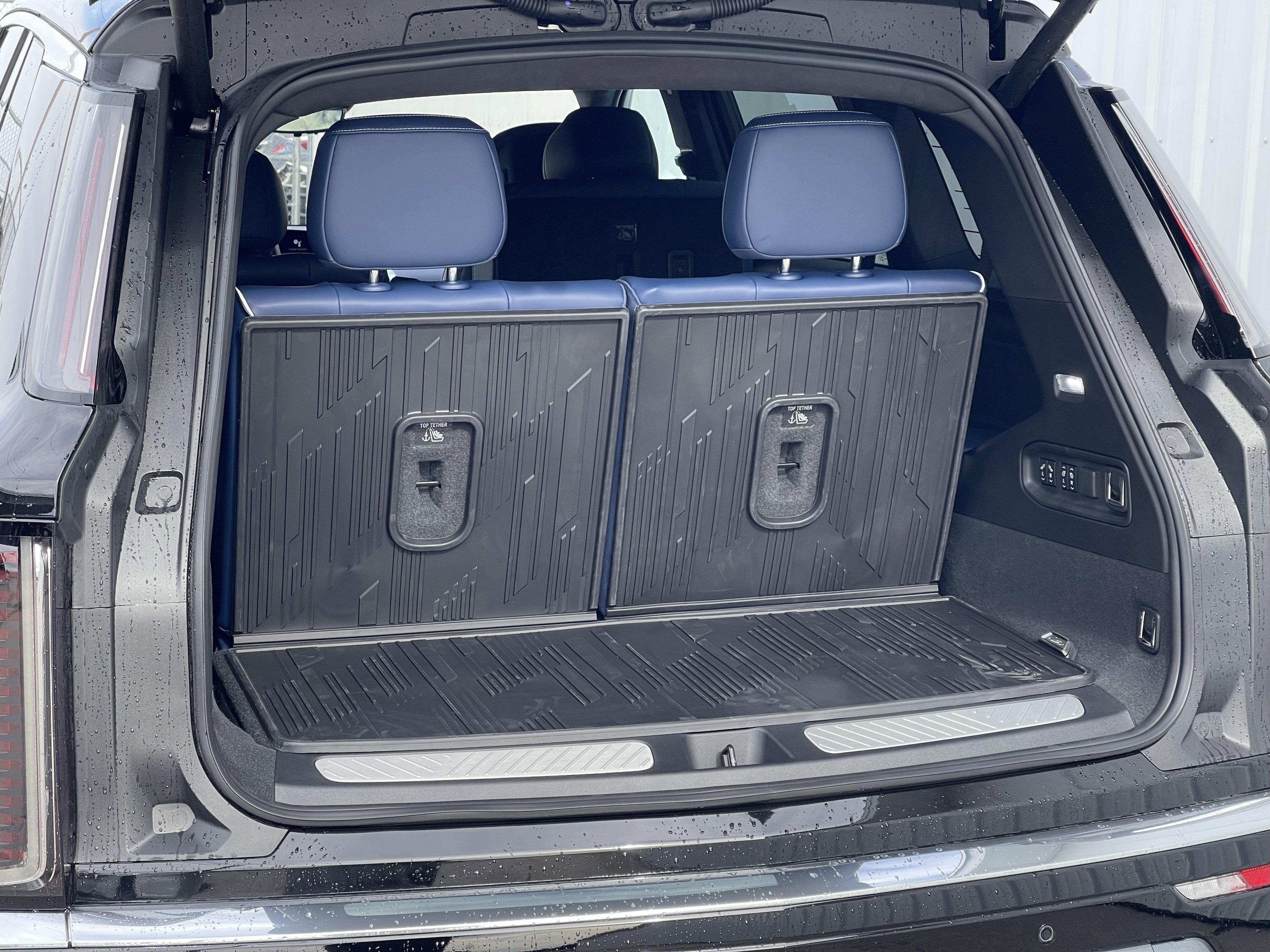 New 2026 Cadillac Vistiq Premium Luxury w/ LPO, Floor Liner Package image 16