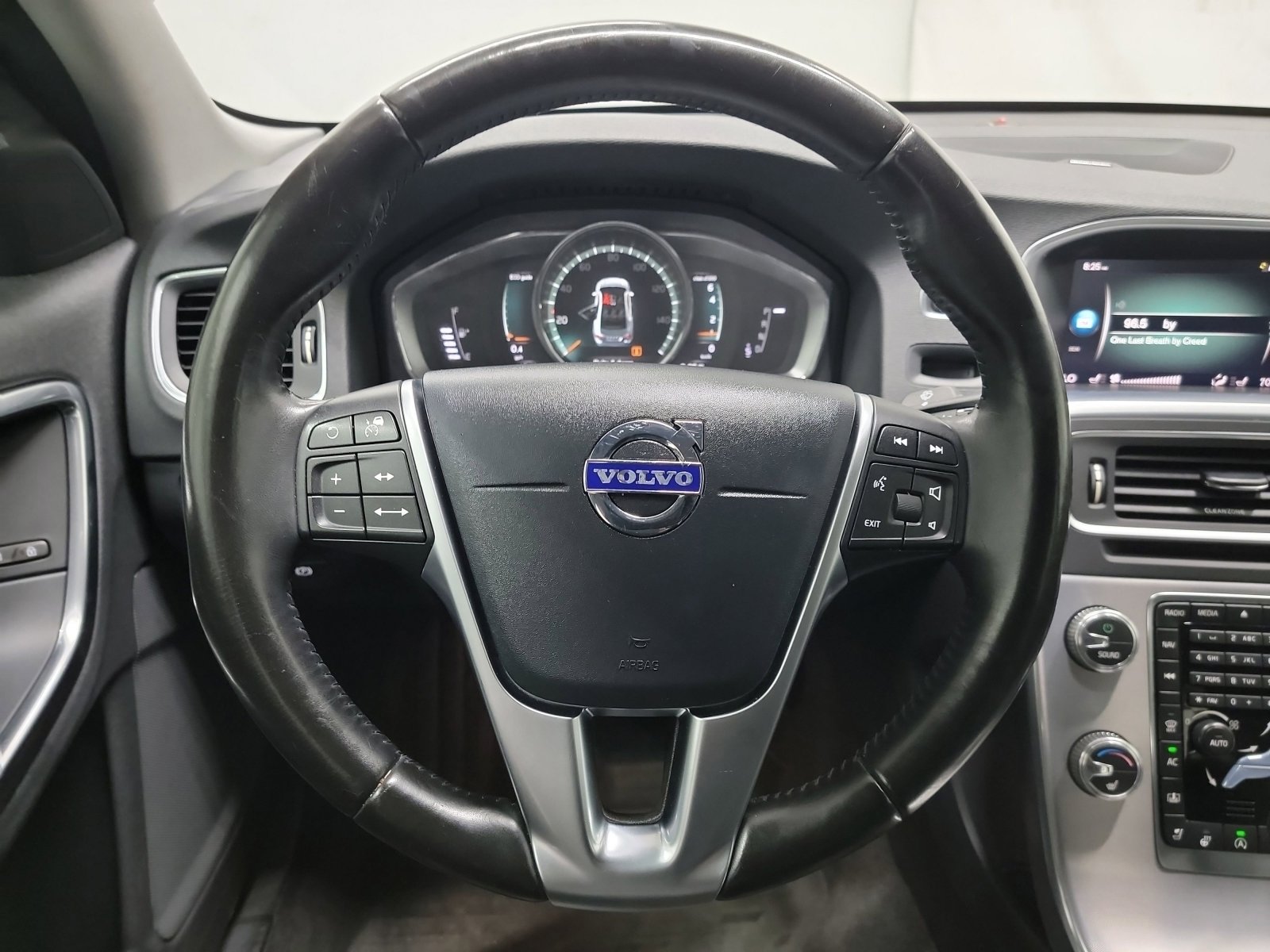 Used 2018 Volvo S60 T5 Inscription Platinum image 17