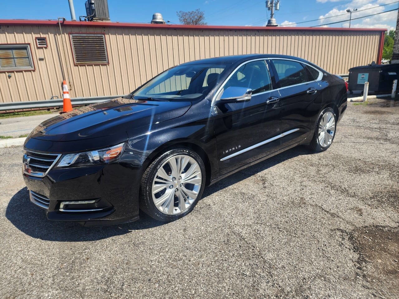Used 2016 Chevrolet Impala LTZ w/ Enhanced Convenience Package FWD image 3