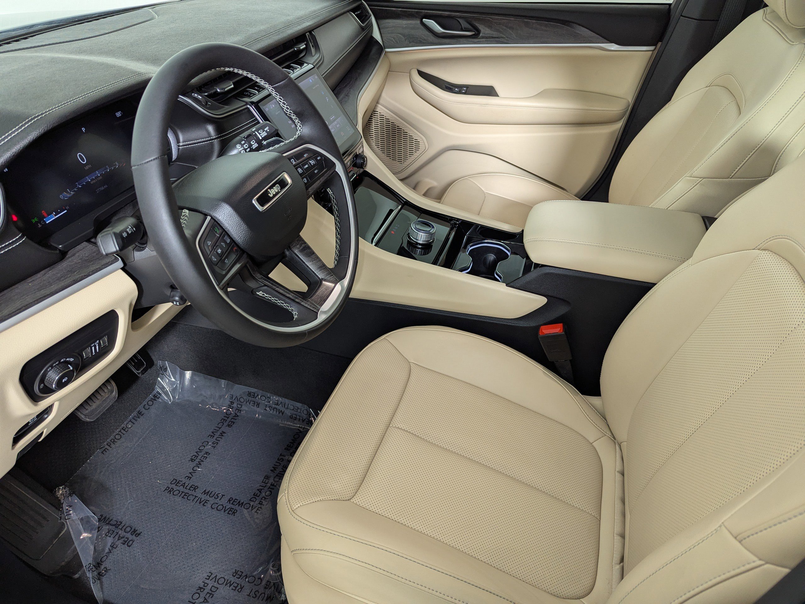 Used 2023 Jeep Grand Cherokee Limited w/ Luxury Tech Group II RWD image 27