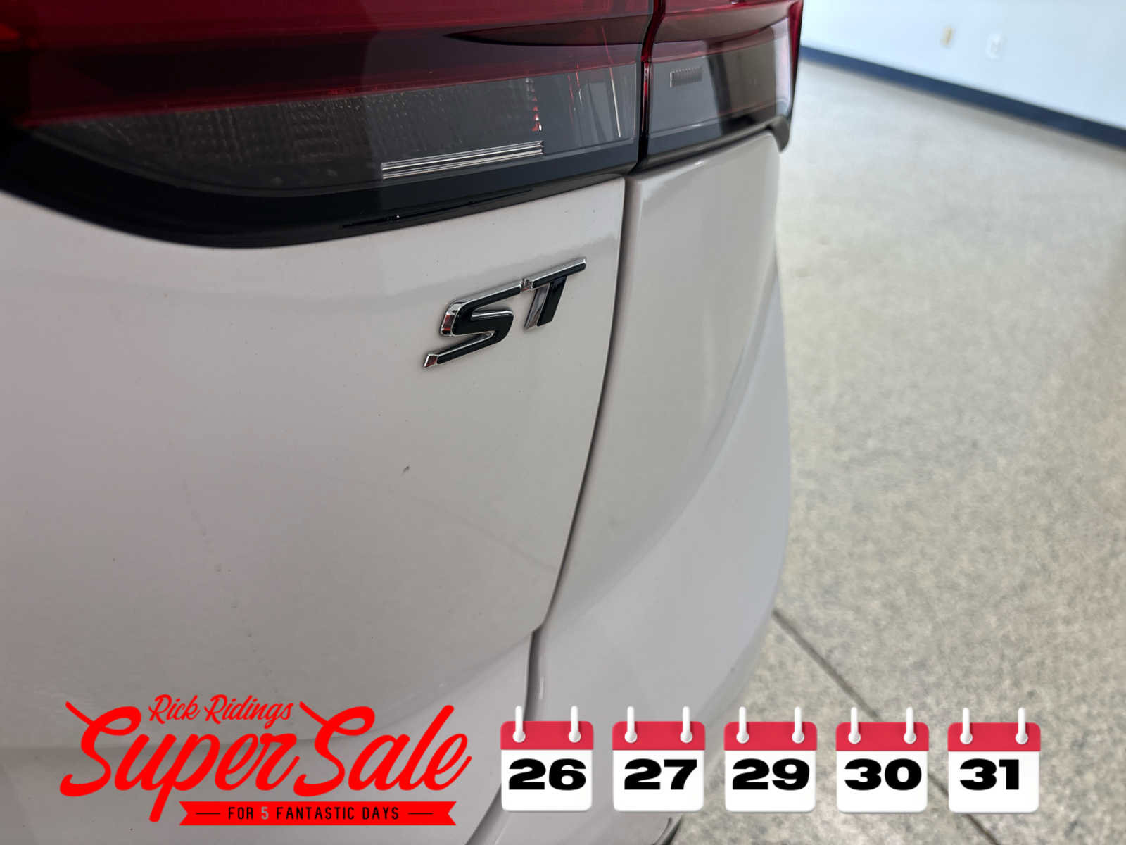 Used 2023 Buick Envision Essence w/ Technology Package I image 14