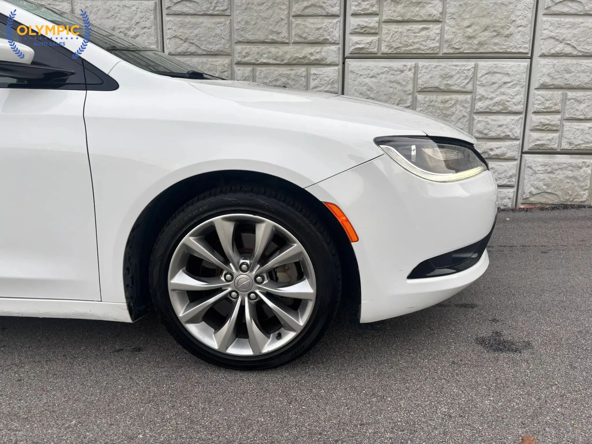 Used 2015 Chrysler 200 S FWD image 11