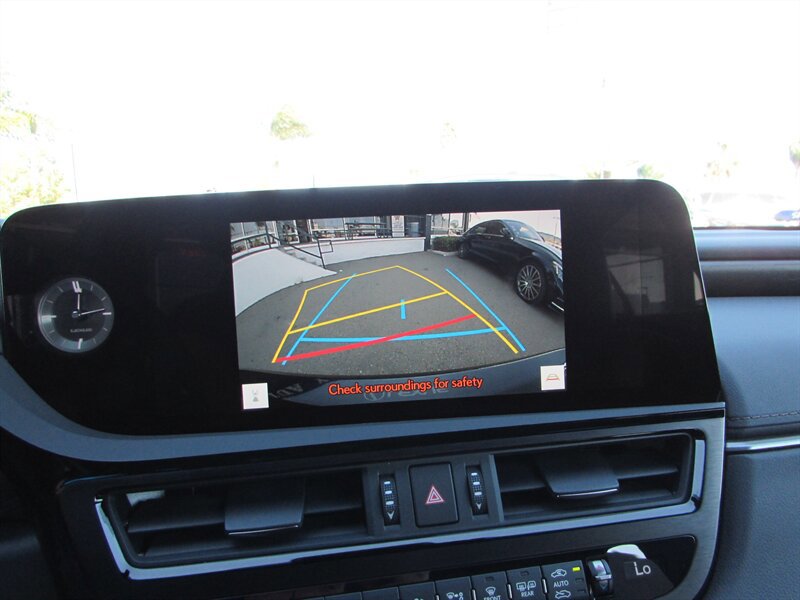 Used 2025 Lexus ES 300h w/ Premium Package FWD image 14