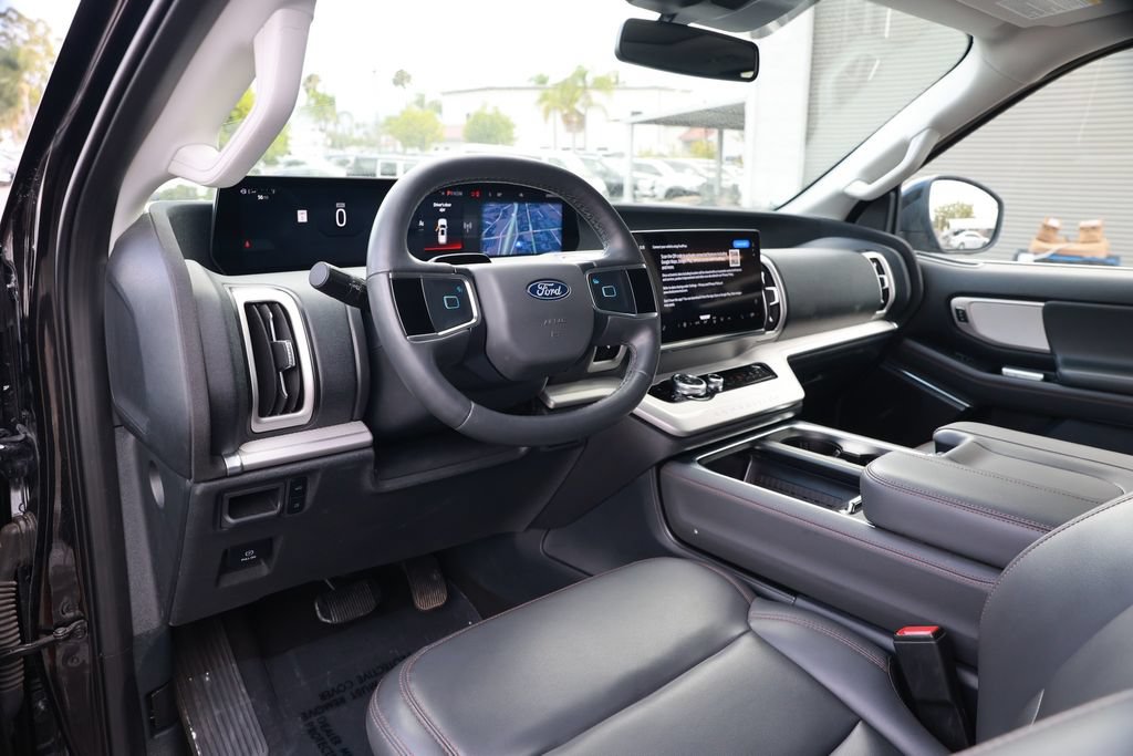 Used 2025 Ford Expedition Active RWD image 19