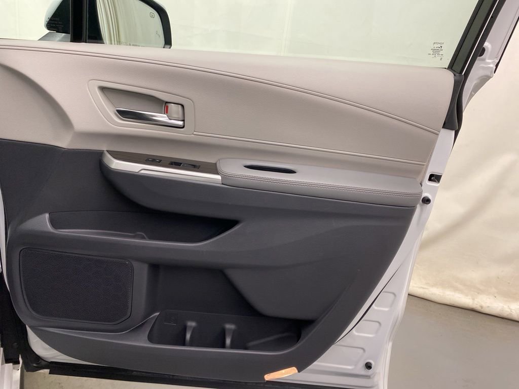 Used 2023 Toyota Sienna Limited AWD/4WD image 11