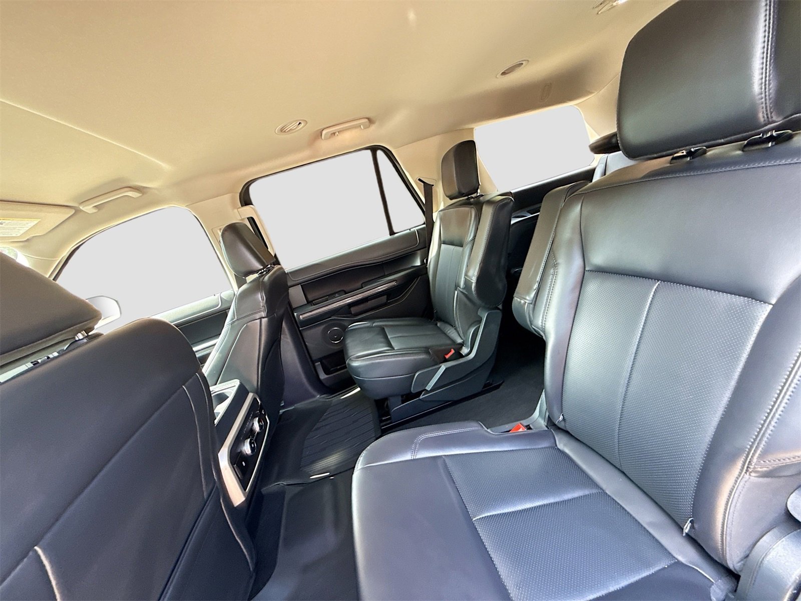 Used 2024 Ford Expedition XLT image 24