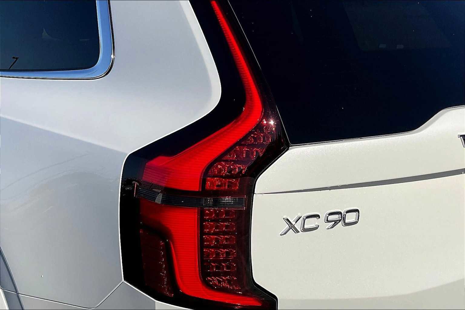 New 2026 Volvo XC90 T8 Plus w/ Protection Package Premier image 25
