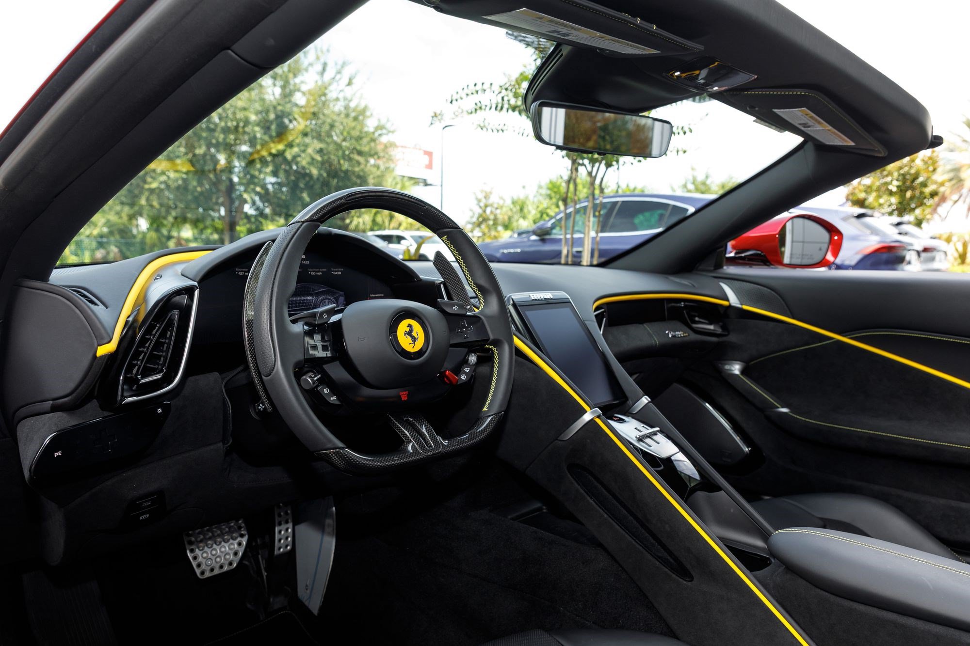 Used 2025 Ferrari Roma Spider RWD image 9