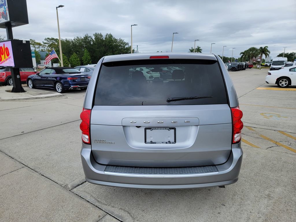 Used 2018 Dodge Grand Caravan SE FWD image 4
