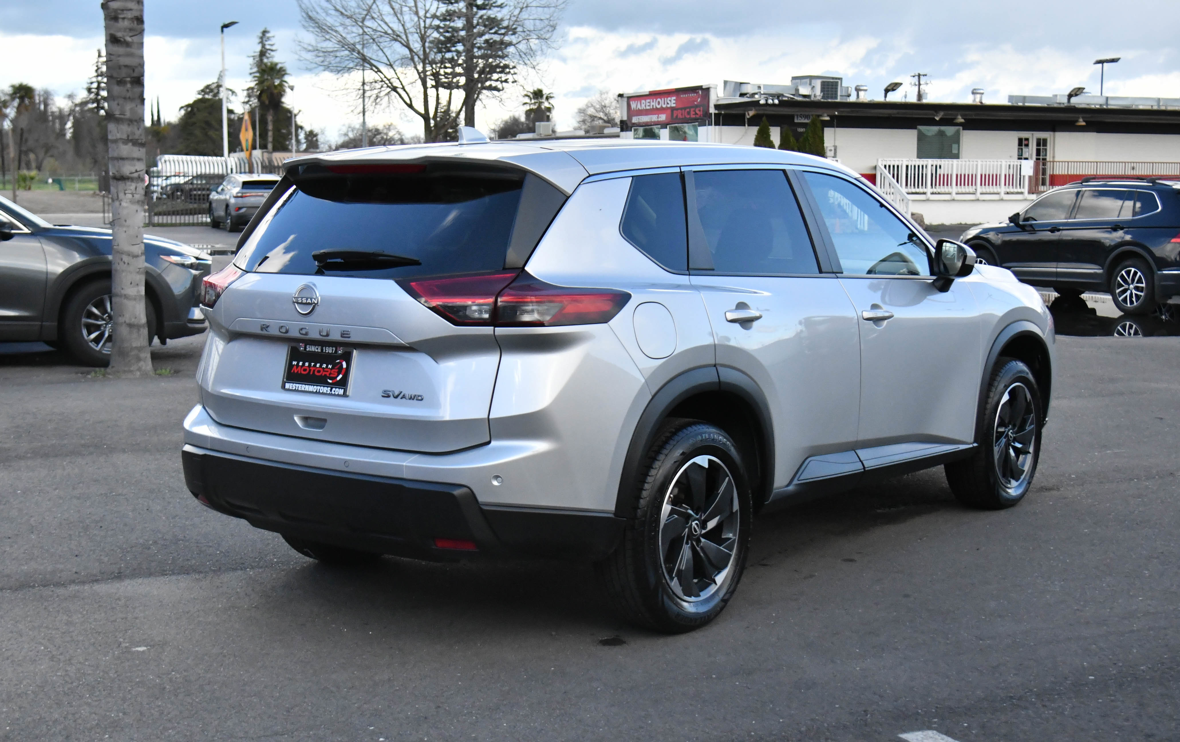 Used 2024 Nissan Rogue SV image 8