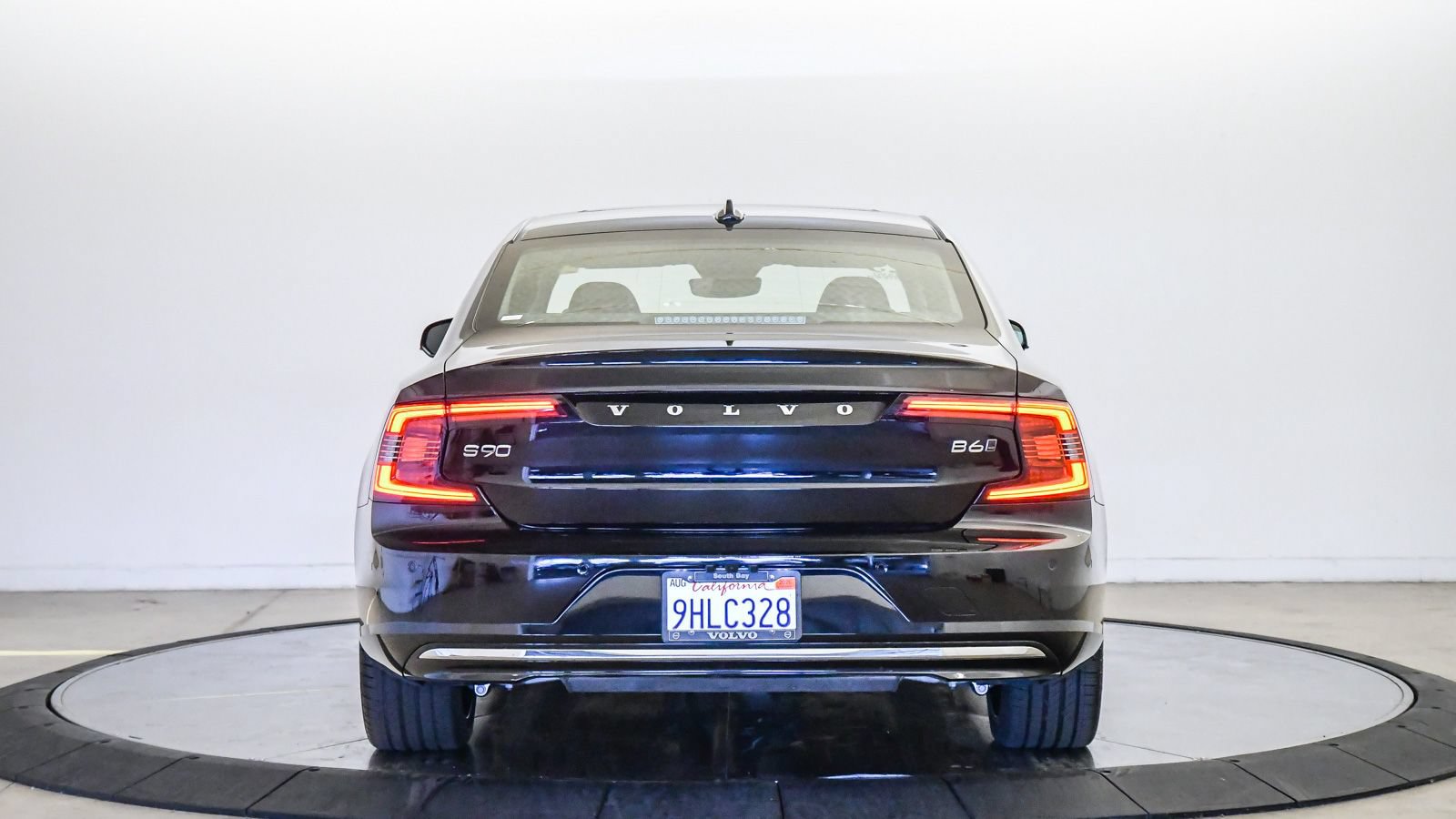 Certified 2023 Volvo S90 B6 Plus AWD/4WD image 3