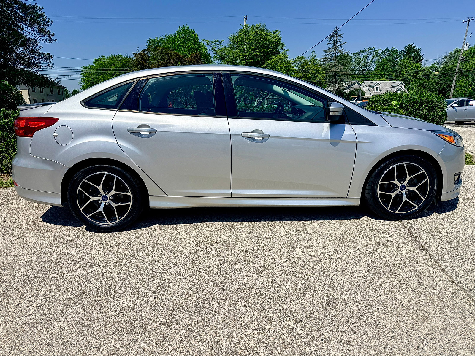 Used 2015 Ford Focus SE w/ SE Sport Package FWD image 3