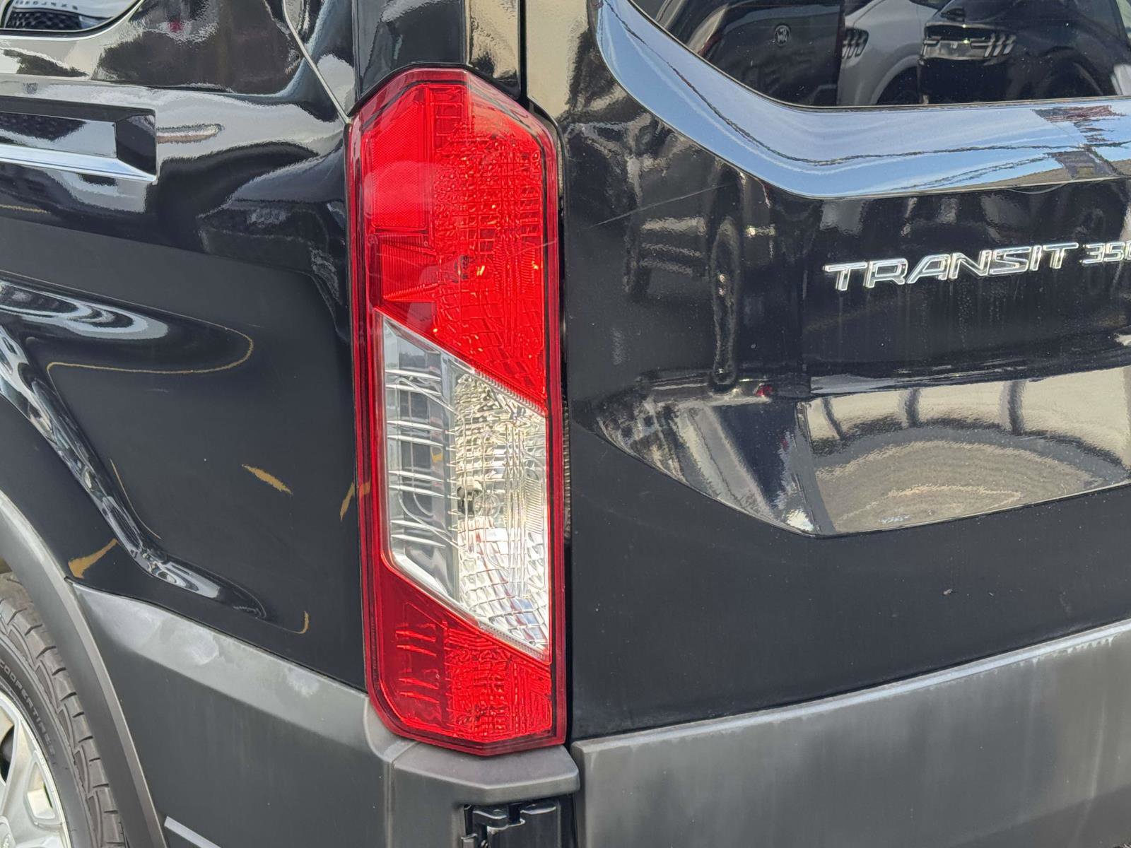 Used 2023 Ford Transit 350 XLT image 9