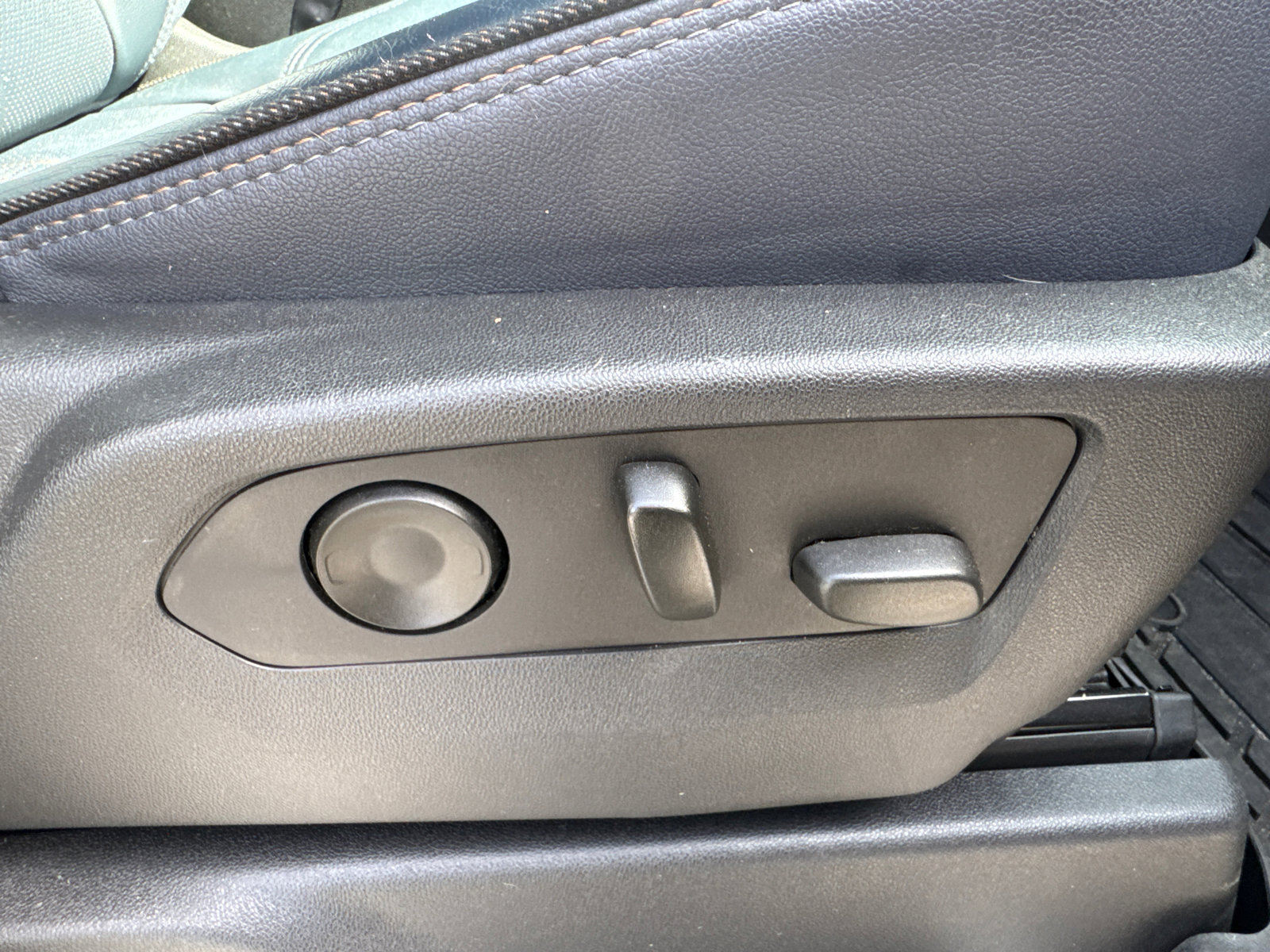 Used 2022 Chevrolet Silverado 1500 High Country w/ High Country Premium Package image 17