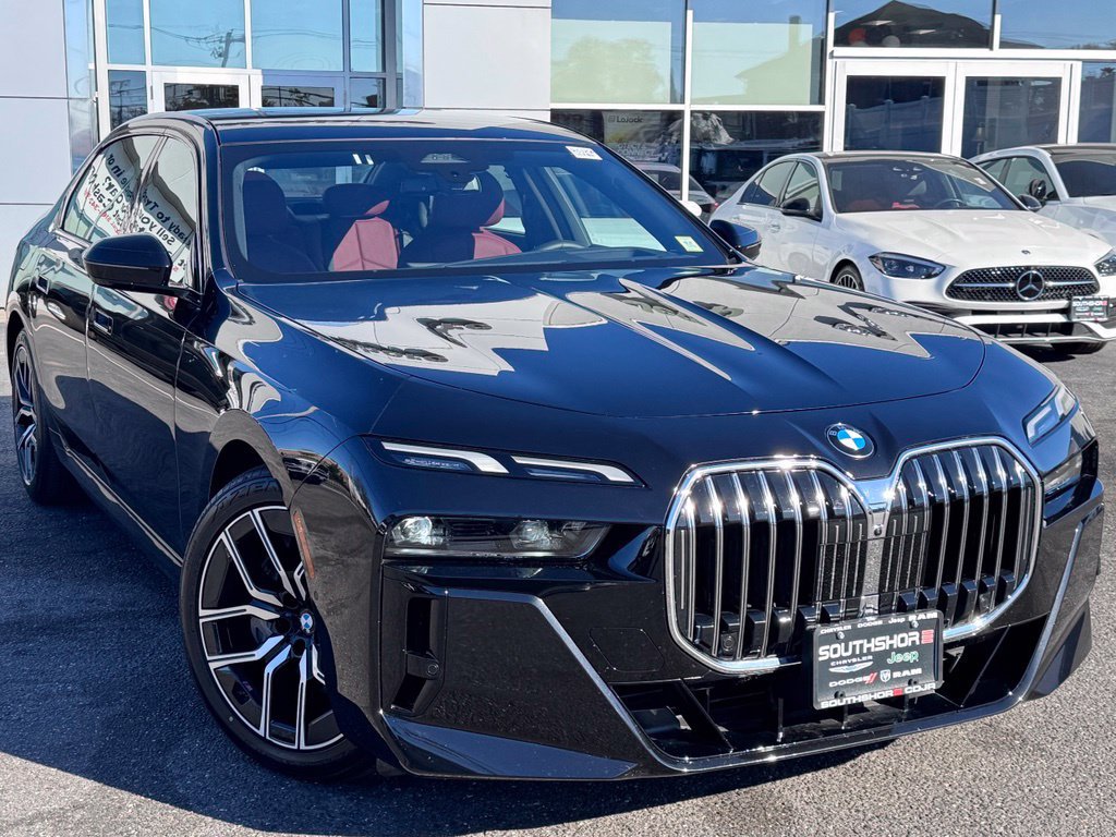Used 2026 BMW 740i xDrive AWD/4WD image 2