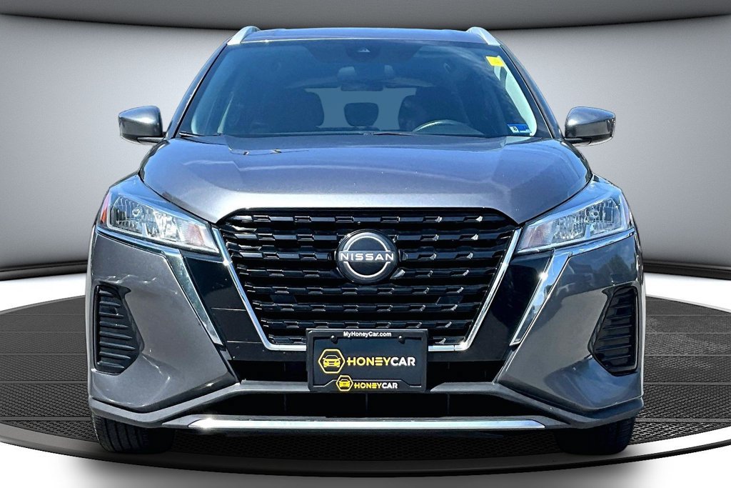 Used 2023 Nissan Kicks SV FWD image 2