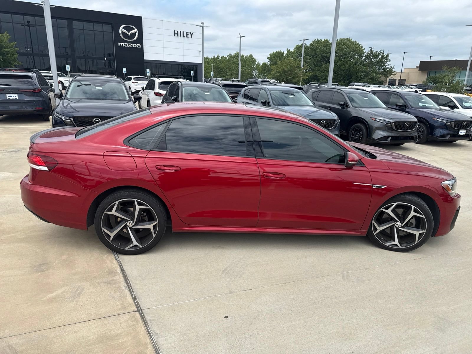 Used 2022 Volkswagen Passat 2.0T R-Line FWD image 4