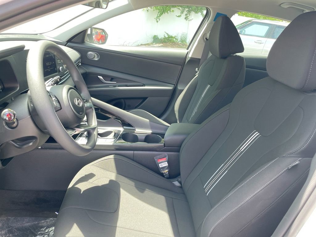 Used 2025 Hyundai Elantra Blue image 38