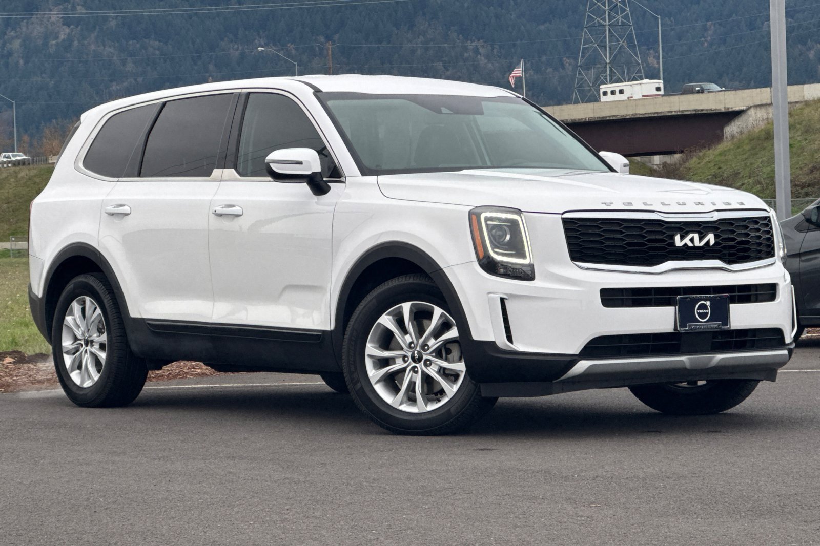 Used 2022 Kia Telluride LX image 1