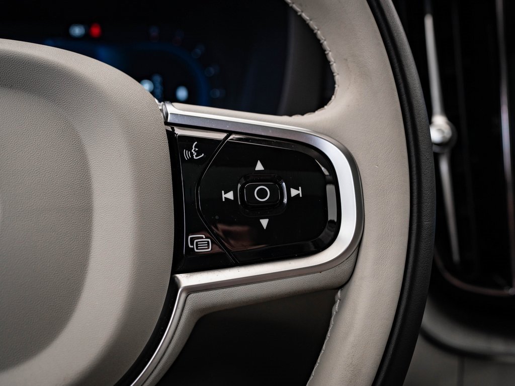 Used 2025 Volvo XC60 B5 Ultra w/ Protection Package Premier image 30