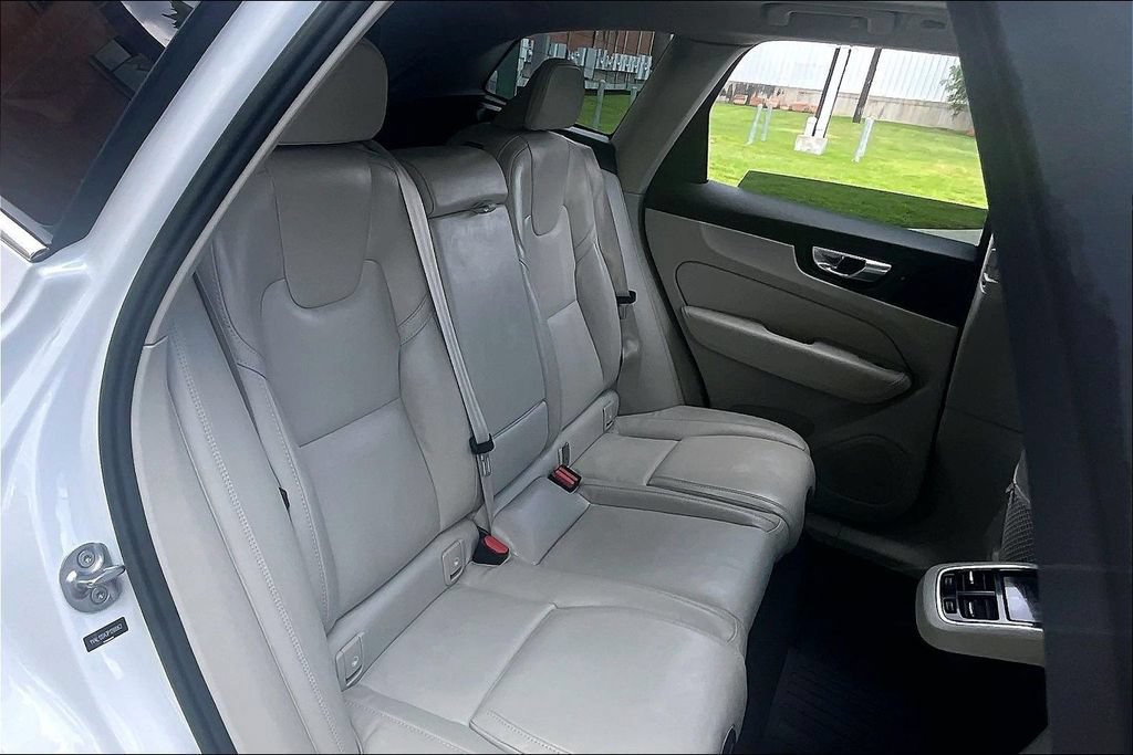 Used 2023 Volvo XC60 B5 Ultimate w/ Protection Package Premier FWD image 38