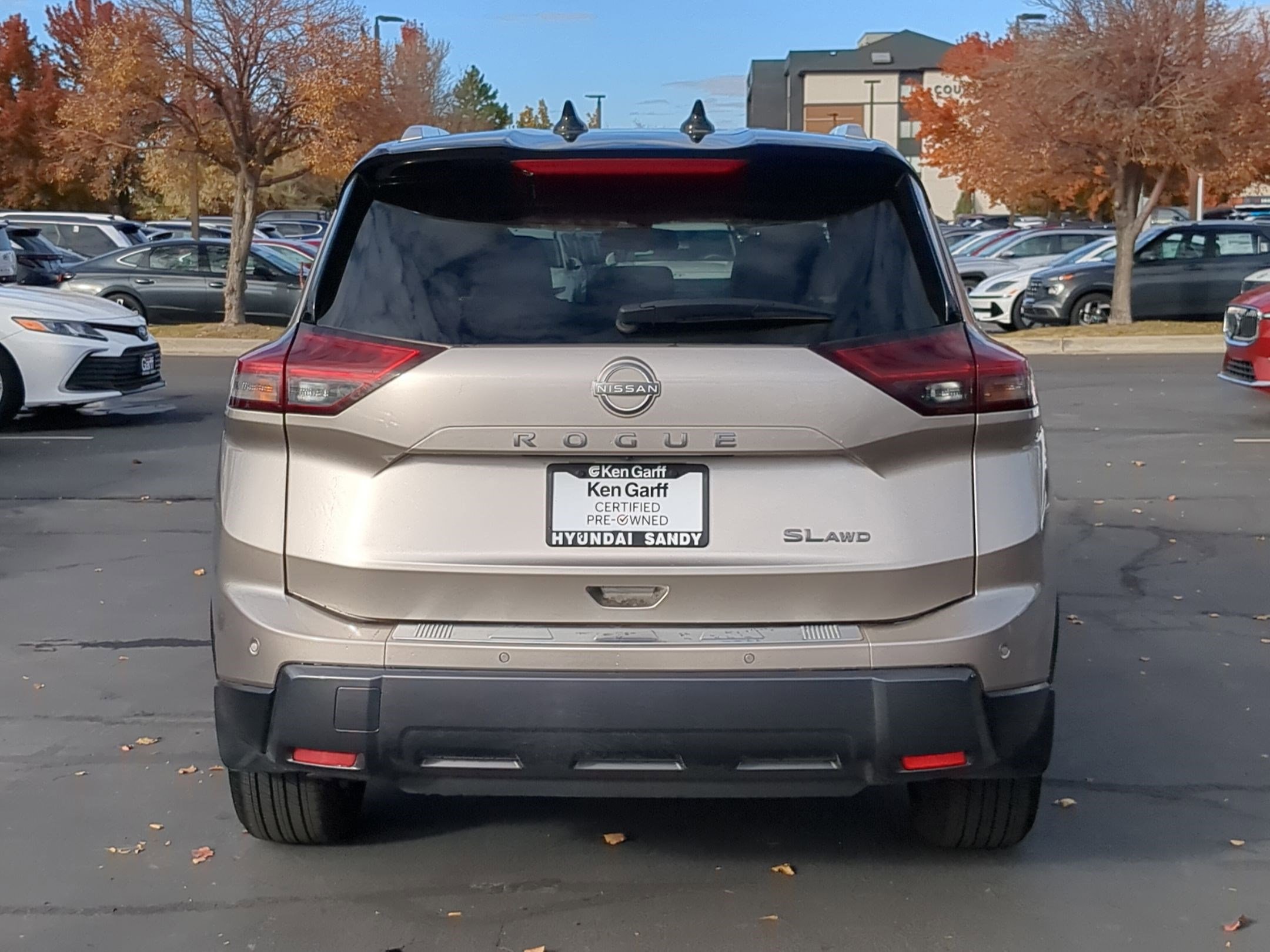 Used 2025 Nissan Rogue SL w/ Tech Package image 5