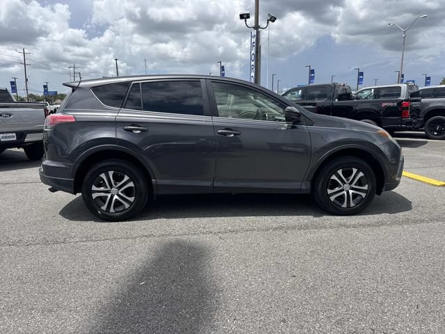 Used 2018 Toyota RAV4 LE FWD image 4