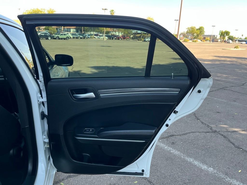 Used 2022 Chrysler 300 Touring image 16