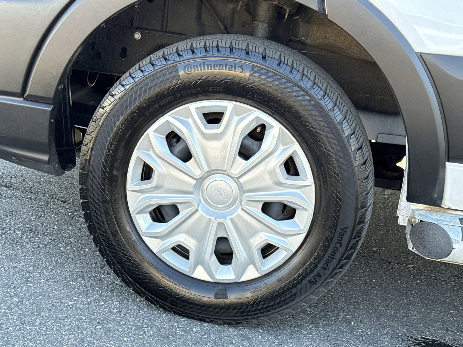 Used 2024 Ford Transit 250 Low Roof w/ Exterior Upgrade Package image 12