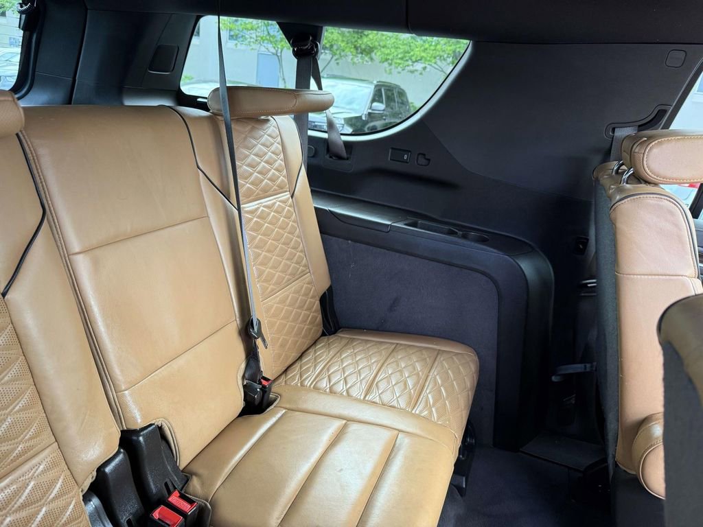 Used 2023 Cadillac Escalade ESV Premium Luxury w/ Performance Package AWD/4WD image 12