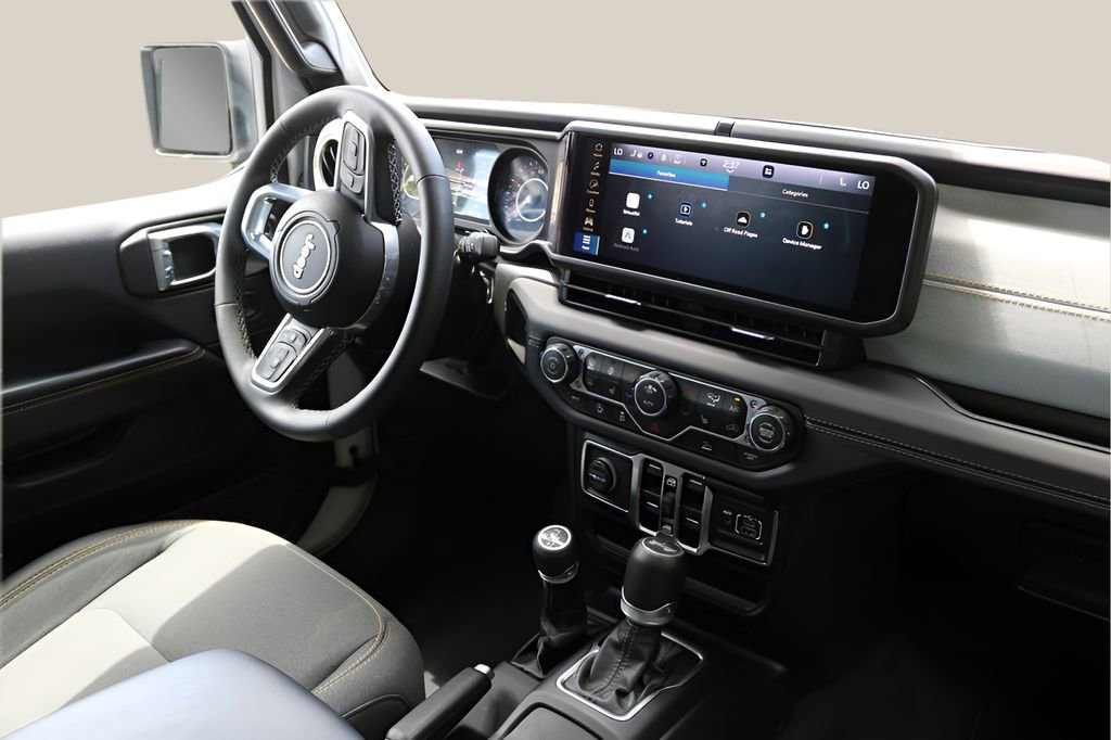 Used 2025 Jeep Wrangler Unlimited Sahara AWD/4WD image 19