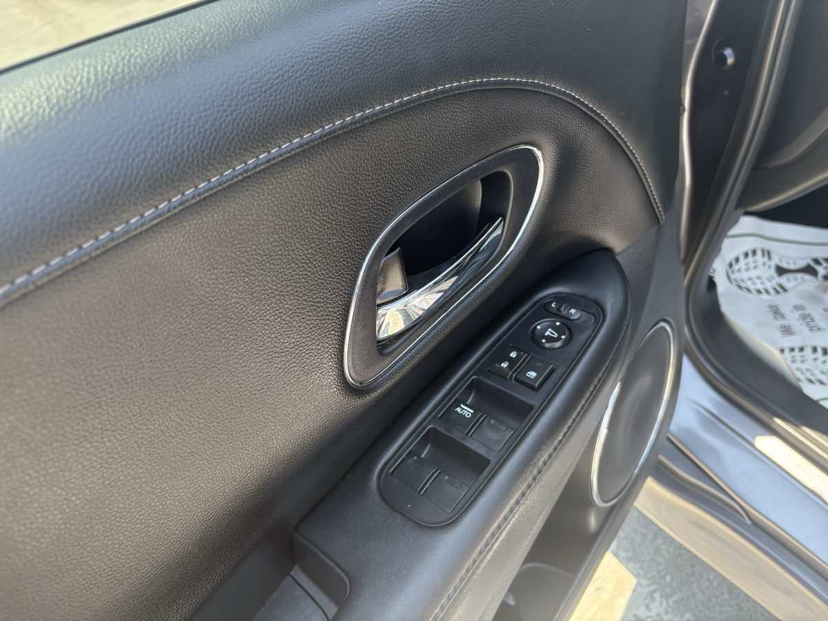 Used 2019 Honda HR-V Touring image 26