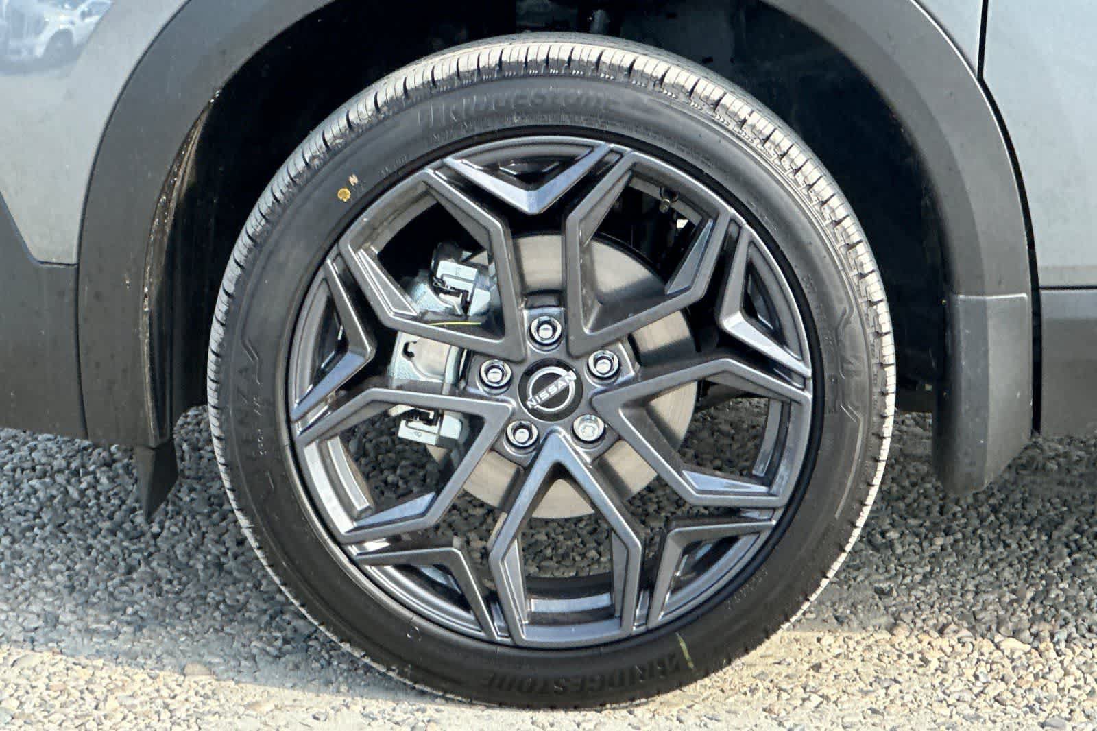 New 2026 Nissan Kicks SR FWD image 30