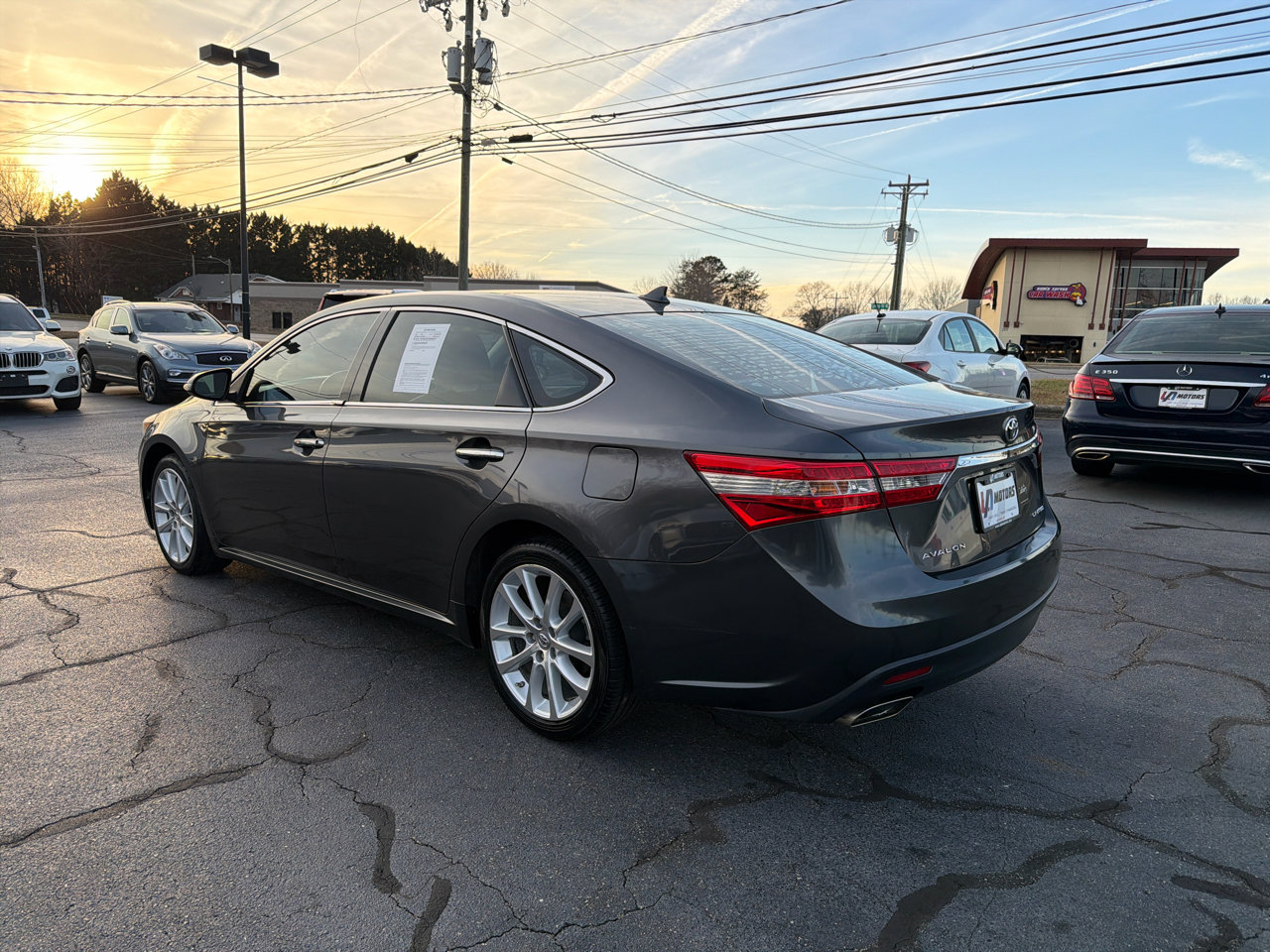 Used 2013 Toyota Avalon XLE Premium image 3