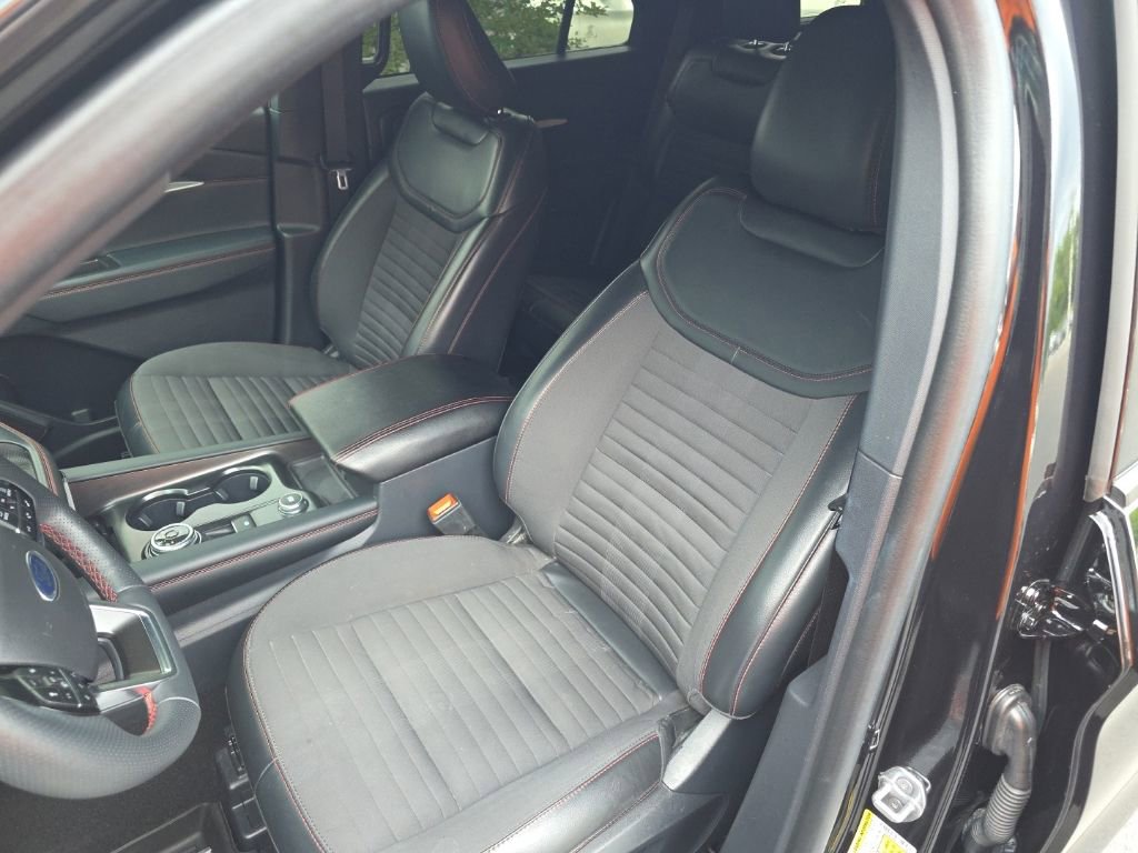 Used 2025 Ford Explorer ST-Line AWD/4WD image 12
