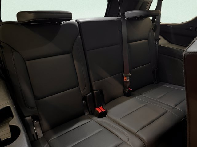 Used 2024 Chevrolet Tahoe LT w/ Luxury Package AWD/4WD image 4