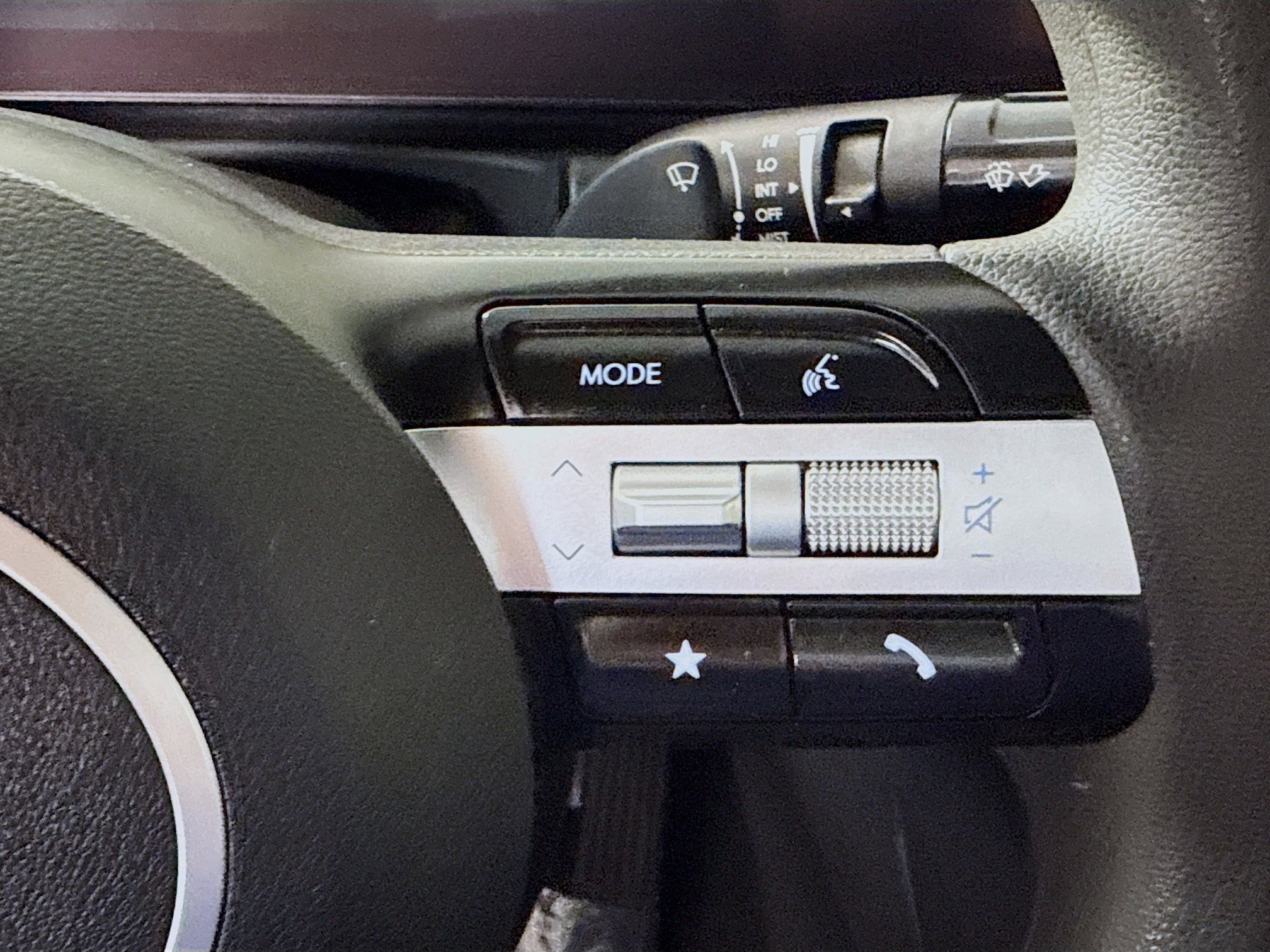 Used 2025 Hyundai Santa Cruz SE image 15