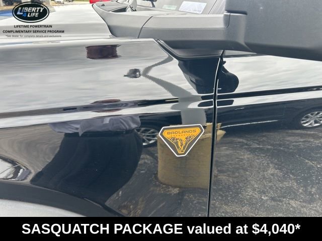Used 2024 Ford Bronco Badlands image 3